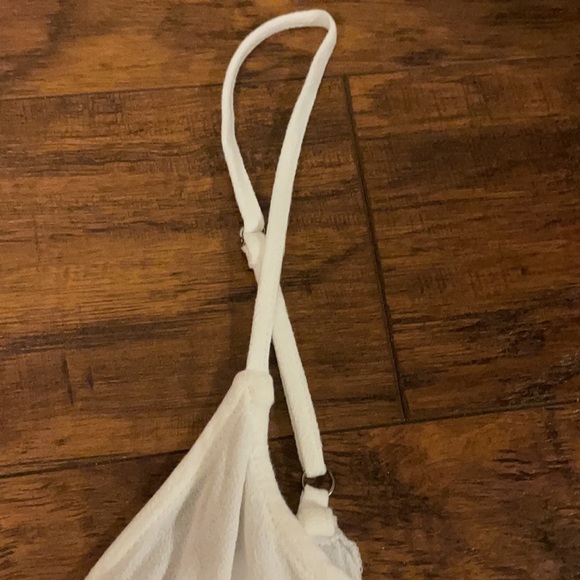 New Without Tags L.A. HEARTS White Frilly Crop Top - Picture 9 of 16